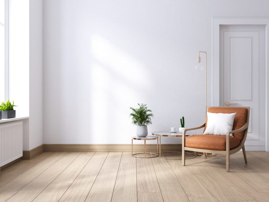Intérieur de salon moderne mi-séculaire et minimaliste ,fauteuil en cuir avec table sur mur blanc et plancher en bois ,rendu 3d