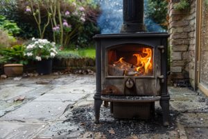 Le nettoyage de votre poêle à bois au printemps : un guide pratique pour maintenir son efficacité à son maximum