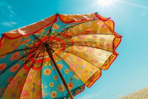 Préserver le charme de votre parasol : découvrez comment éviter la décoloration cet été en quatre étapes simples