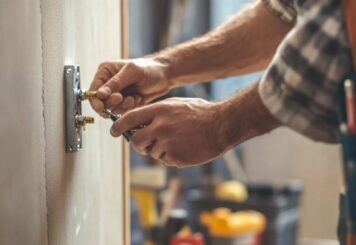 Pourquoi privilégier les chevilles métalliques à expansion de type Molly pour vos travaux